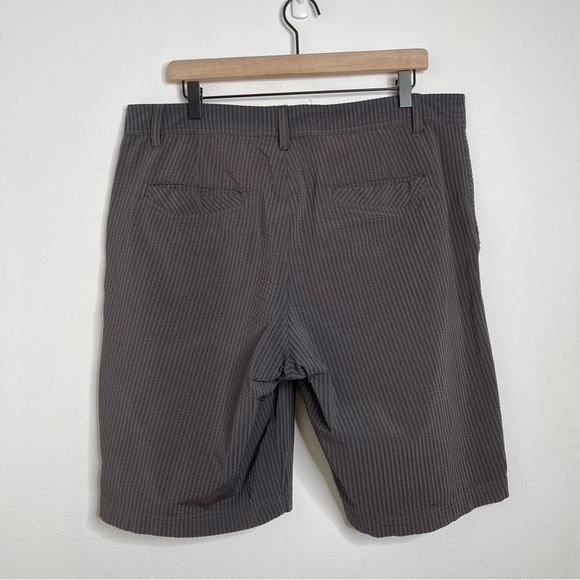 LULULEMON Men's Kahuna Seersucker Striped Golf Shorts Size 38 Outdoor - Picture 4 of 16